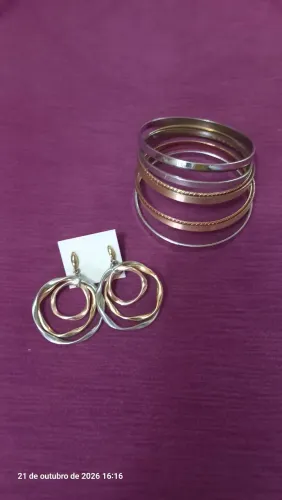 VENDO CONJUNTO DE BIJUTERIAS USADAS