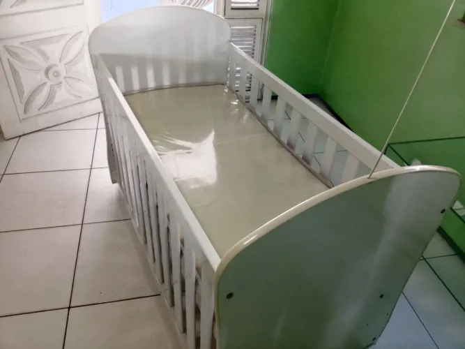 Berço com rodinhas mais colchão
