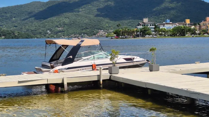 Lancha triton 23
