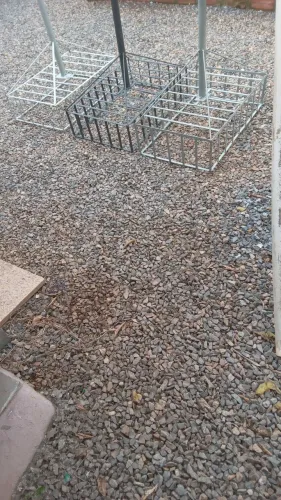 Lixeira de calçada nova