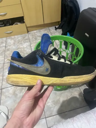 Vendo tênis lebron 20