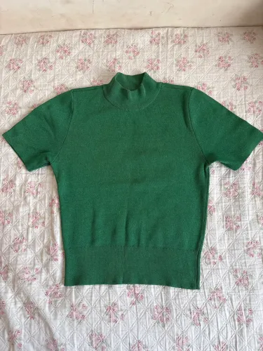 Blusa verde gola alta 