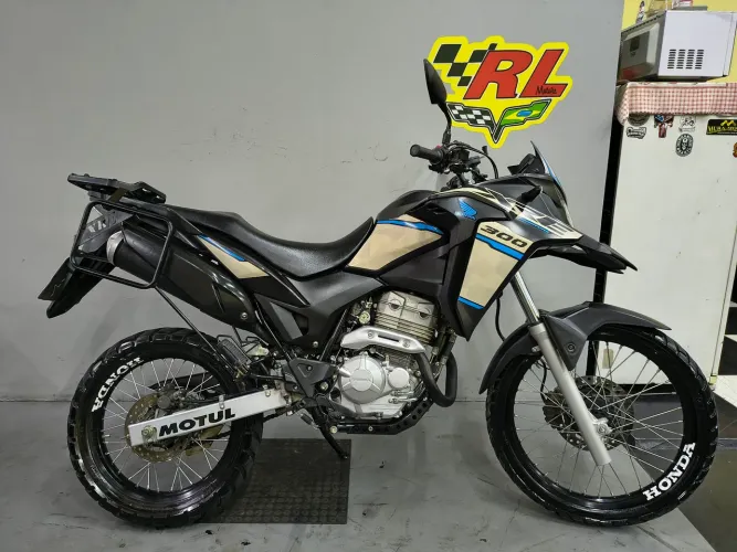 XRE 300 adventure