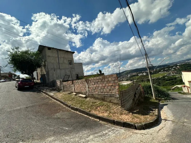 Vendo Lote de Esquina