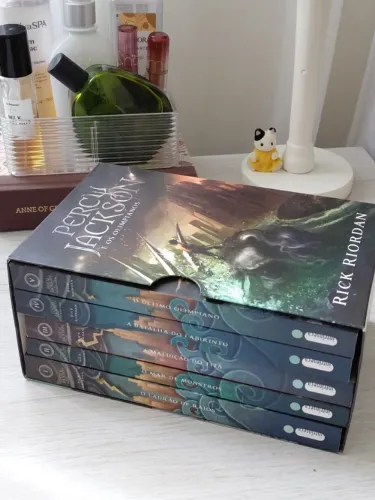 Box de Livros Percy Jackson e os Olimpianos Completo + Livro Brinde