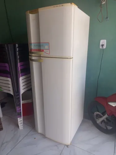 Vende-se essa geladeira