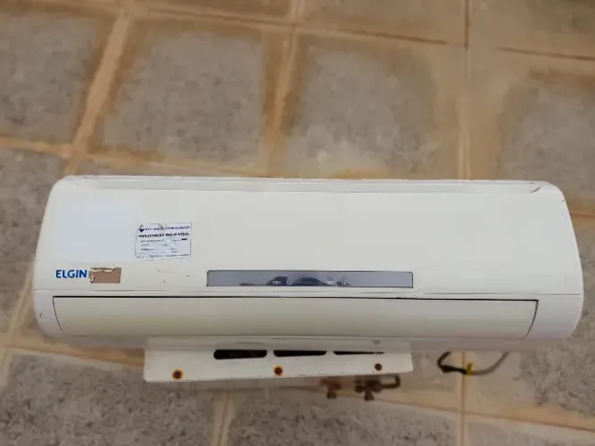 Ar Condicionado Split Elgin 7.000 BTUs - Frio 220V (No Estado / Peças ou Conserto)