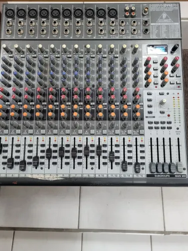 Mesa de Som Behringer Xenyx 2442FX (Para Manutenção / Reparo)