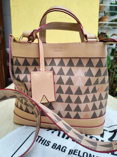 Bolsa Schultz Mini Tote Emma Neo Triangle