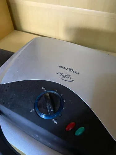 Grill Elétrico Britânia Mega 2