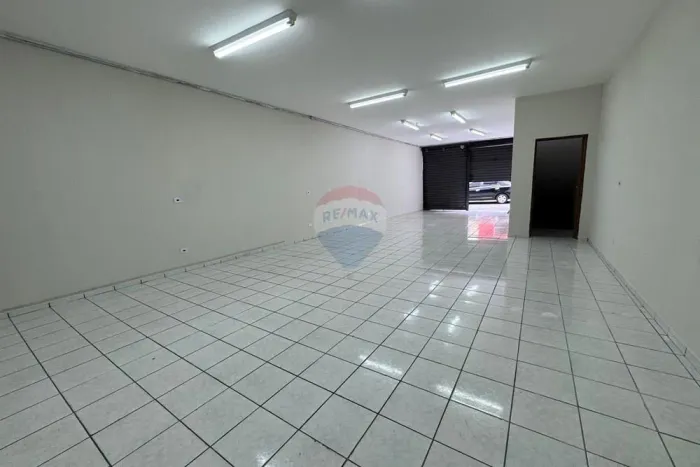 Ponto Comercial com Subsolo no Centro Ideal para Lojas ou Pequeno Restaurante