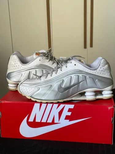 Nike Shox r4 (branco e prata)