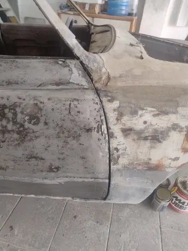 Carroceria de ferro de karmanguia 