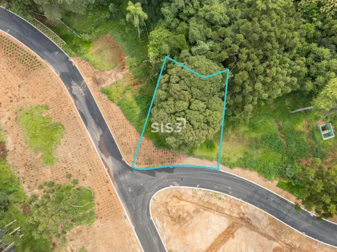 Terreno à venda em Declive com 309 m² no Condomínio Le Vert Santa Cândida | Paysage Corpa