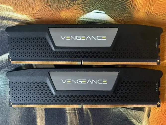 Kit Memória RAM DDR5 Corsair Vengeance 32GB (2x16GB) 6000 MT/s CMK32GX5M2E6000C36