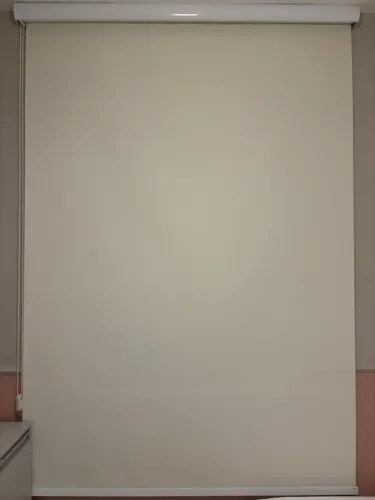 Par de cortinas rolo Branca / Bege com Acionamento por Corrente