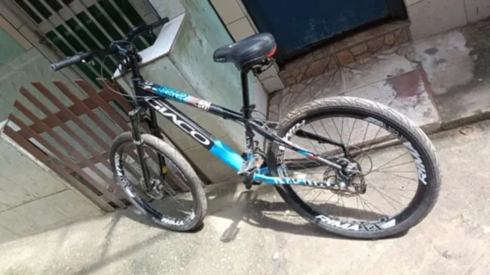 Bicicleta Aro amortecedor e freio a disco troco por celular nao venha com coisa velha