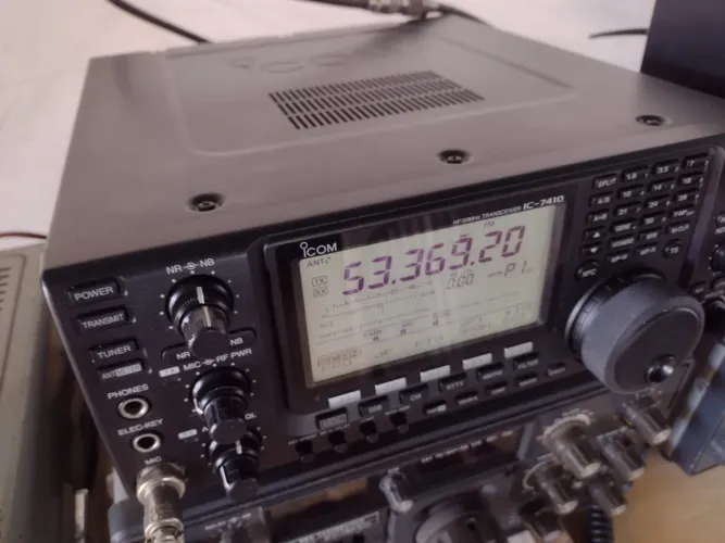 Rádio amador IC 7410