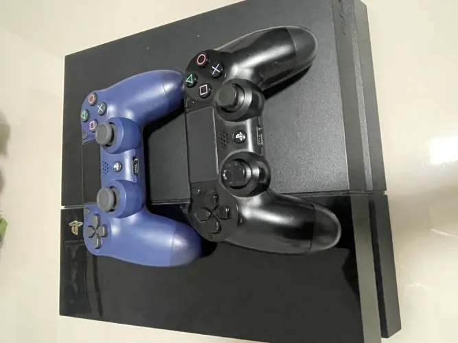 PS4 500GB + 2 Controles Originais DualShock 4