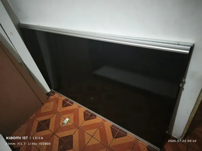 Vendo Guarda roupa de Casal Duas Portas e 4 Gavetas