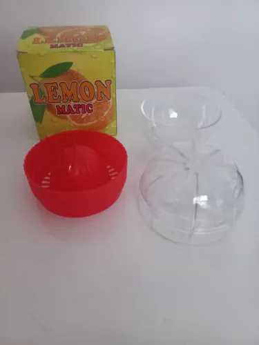 Espremedor manual de frutas Lemon Matic