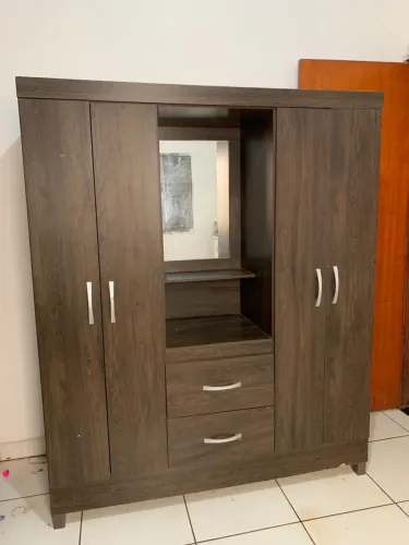 Vendo guarda roupa usado , em bom estado, entrega e montagem grátis 