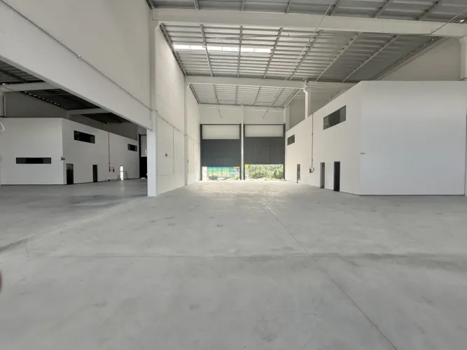 Galpão disponível para locação com aprox. 695 m2 no bairro Itoupava Central, em