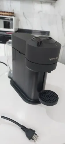 Cafeteira nespresso virtuo next