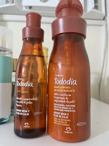 Perfume Bodysplash e hidratante natura