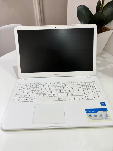 Notebook Samsung Essentials 15.6? Branco 4GB 500GB Conservado