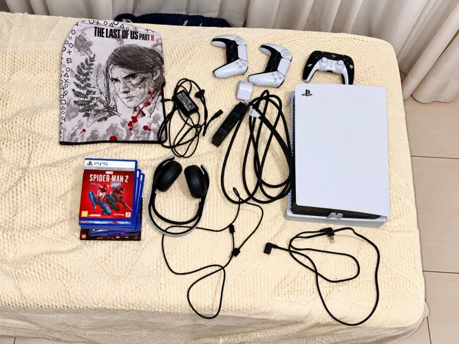 PS5 Completo 825GB + 3 DualSense + Pulse Elite + 9 Jogos + Acessórios