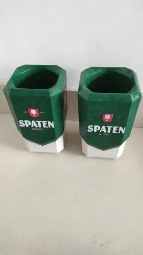Porta cerveja de 600 ml. Vem duas unidades e são usadas 