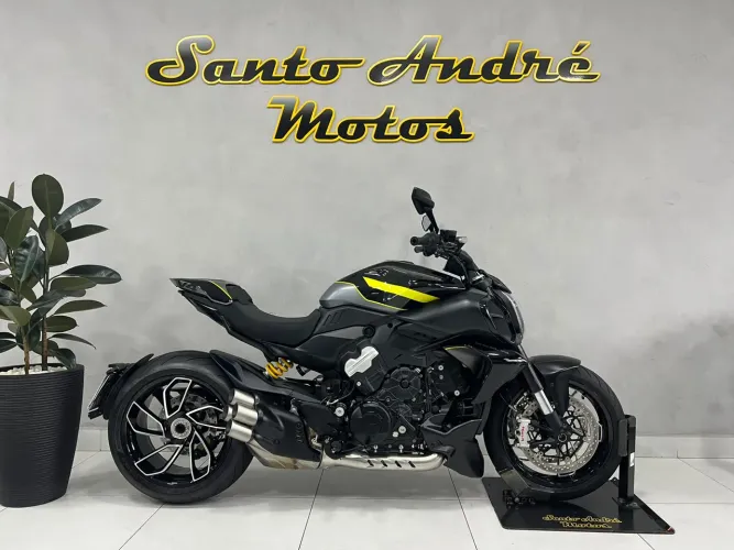 Ducati DIAVEL V4 1158