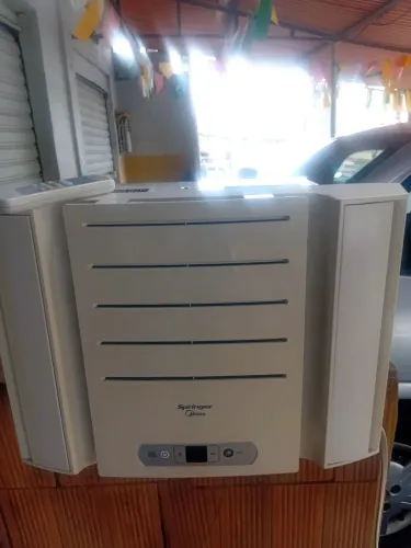 Ar Condicionadode Janela ACJ semi novo com controle remoto