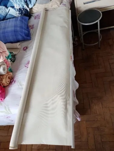 Persiana rolo com suporte na cor creme
