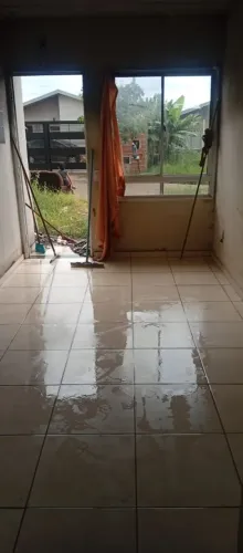 Vendo casa pra quem quer reformar casa pegou fogo no quarto