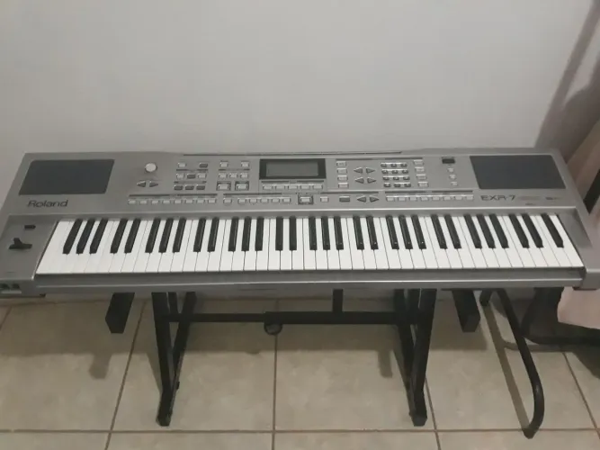 Teclado Roland EXR-7 