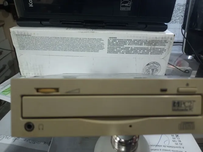 Leitor de CD-ROM antigo para reparo (leia o anúncio)