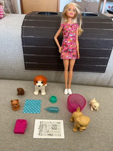 Barbie cuidadora de cachorros/ completo