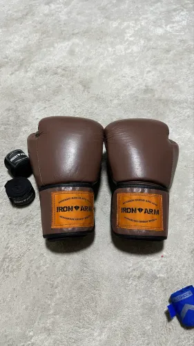 Luvas de Boxe Iron Arm e Bandagens