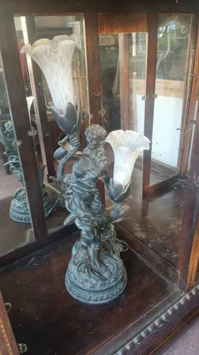 Luminária vintage em Resina com tulipas originais de vidro
