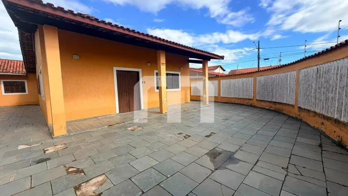 CASA À VENDA - 100 METROS DA PRAIA / ITANHAÉM