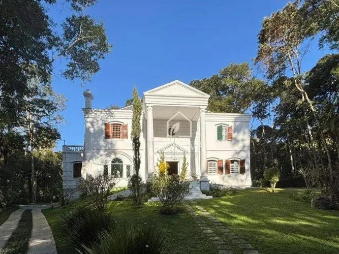 Casa com 7 quartos à venda, 725 m² por R$ 3.700.000