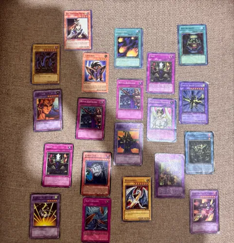 Cartas Yu-Gi-Oh! com Grande Escudo Gardna -(algumas réplicas