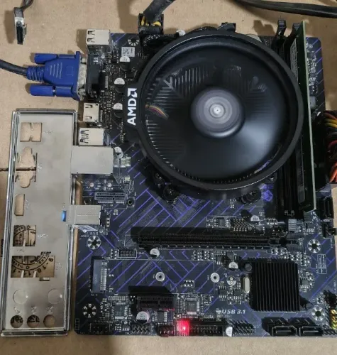 Kit Ryzen 5 4600G + Placa Mâe Mancer A520M + 8GB ram 