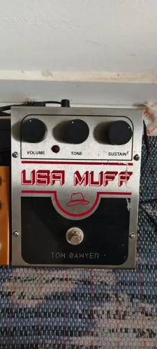 Pedal de Fuzz USA MUFF baseado no Big Muff
