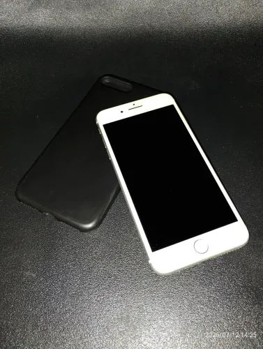 iPhone 8 Plus Prata 64 gigas
