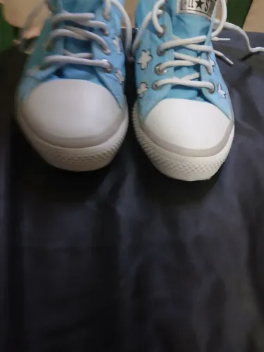 Desapego: Tênis Converse All Star Edição Especial Snoopy (Peanuts) - Tamanho 38 em ótimo