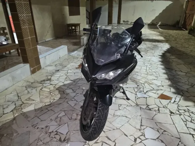 Moto kawasaki ninja 400