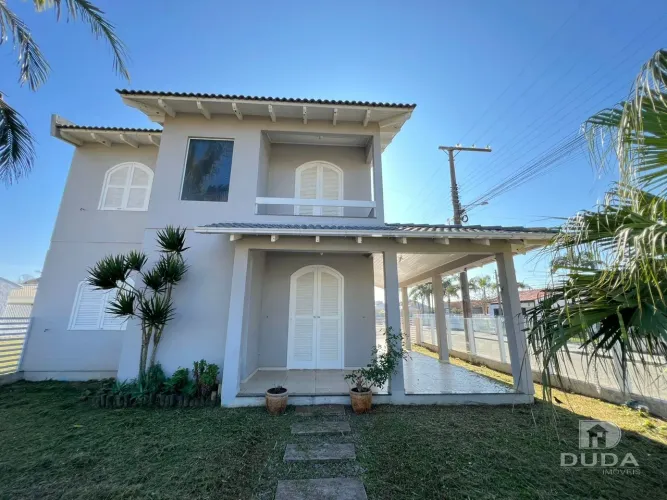 Ótima Casa de esquina com 3 Terrenos no Rincão